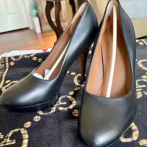 Donald J Pliner Black-Leather Platform High Heel Pumps; NEW, Never Worn